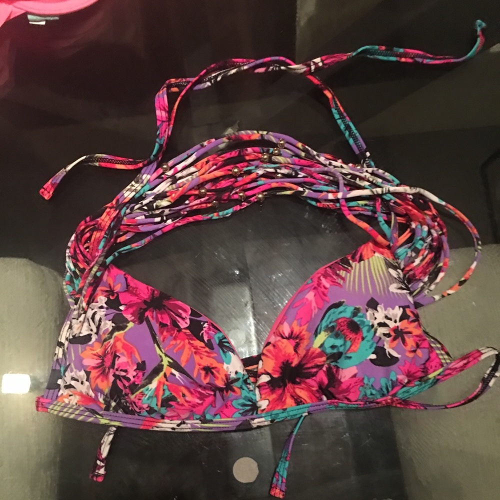 Floral bikini top! Size medium never worn